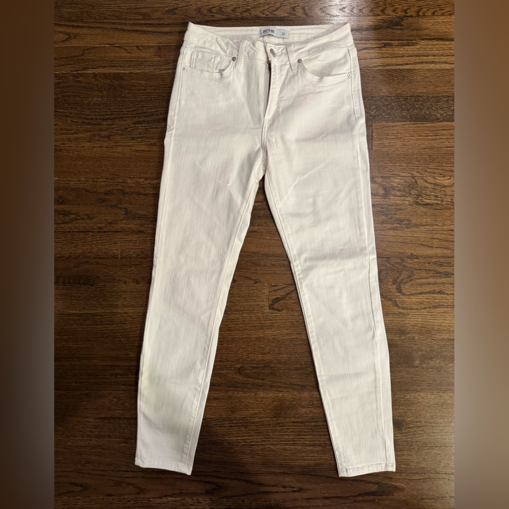 Just Black Women's White Skinny Jeans: Size 28/6